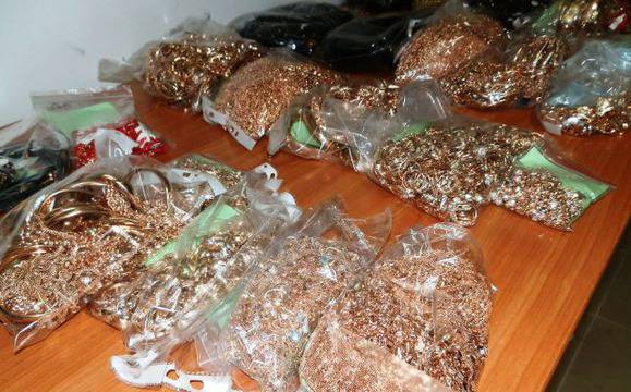 1 557 грама бижута от благородни метали иззеха бургаските митничари