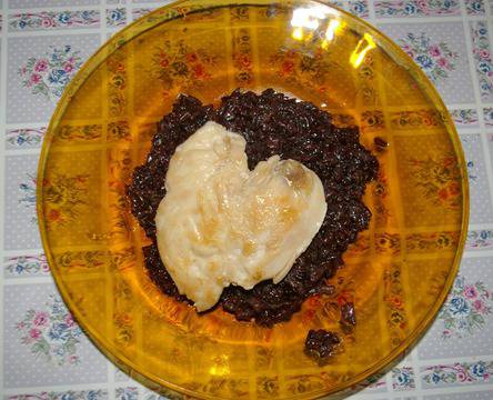 Пилешко филе с гарнитура от черен ориз