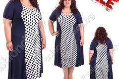 Елегантна дамска рокля в синьо на точки /големи размери/