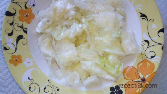 Прясна зелева салата