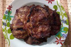 Апетитни свински пържоли на скара