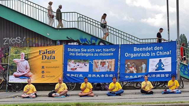 Германия: В Хамбург научиха за Фалун Гонг по време на срещата на Г-20