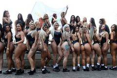 В Бразилия избират най-красивото женско дупе (СНИМКИ)