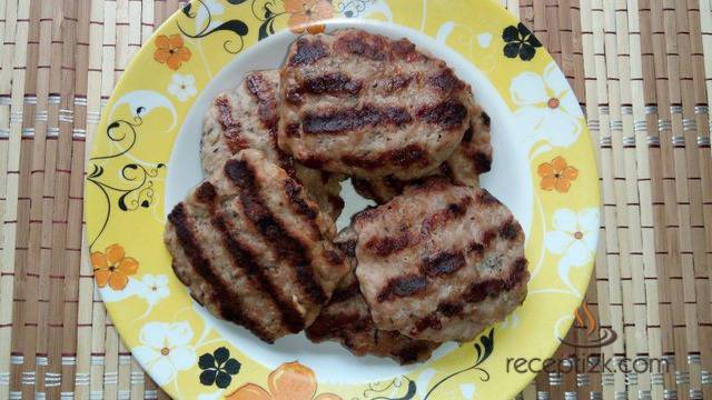 Сочни кюфтета на скара