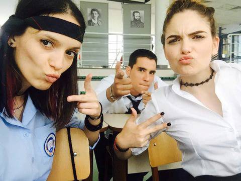 Яна Маринова отново играе учителка, в „Привличане“