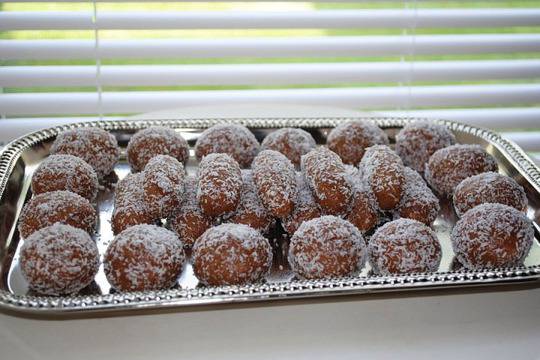 Шоколадови топчета с бисквити