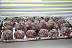 Шоколадови топчета с бисквити