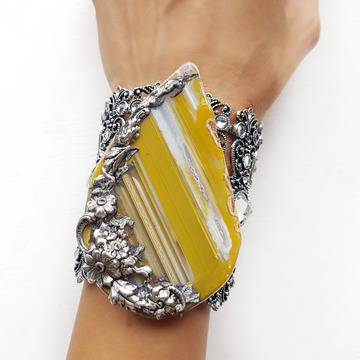 Елегантни гривни и бижута за жени за ЕСЕНТА