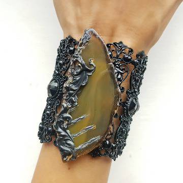 Модна тенденция за сезон ЕСЕН и жени с бижута