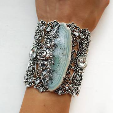 КРАЛСКА ЕСЕН с елегантни бижута за стилни жени