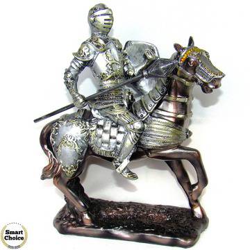 Статуетка – пластика на средновековен рицар на кон – 26 см.