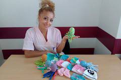 Ръчно изработени плетива помагат на недоносени бебета