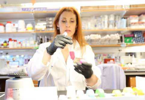 Три химикала, масово влагани в храни, объркват хормоните и водят до затлъстяване