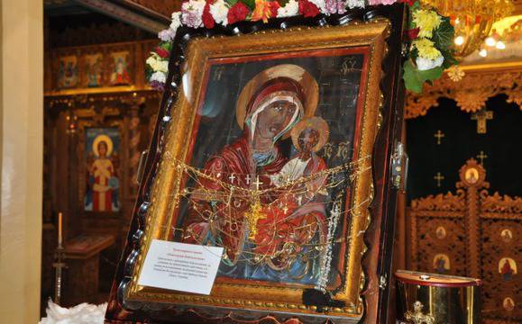 Чудотворна икона на Света Богородица пристигна в Бургас