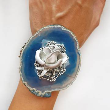 Колекция за ЕСЕНТА с красиви гривни и Бижута за жени