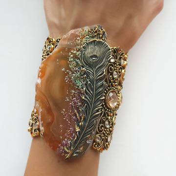 Актуални бижута за Есента и гривни за жени