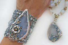 Актуални бижута за ЕСЕН и гривни за жени