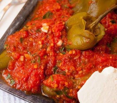 Как да си направите перфектният доматен сос за кюфтенца, спагети или любимите на всички чушки