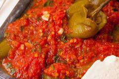 Как да си направите перфектният доматен сос за кюфтенца, спагети или любимите на всички чушки