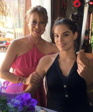 Вижте в каква красавица се превърна дъщерята на Мира Добрева (снимки)