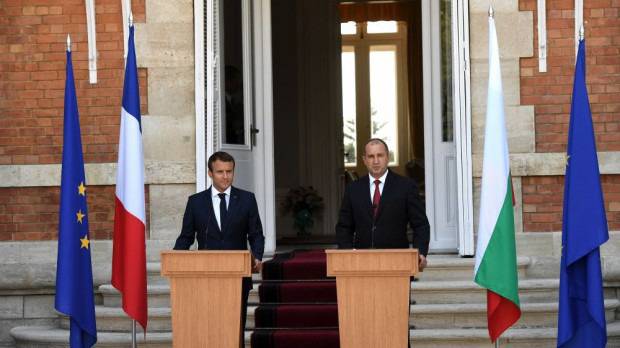 Президентът Макрон пристигна на посещение във Варна