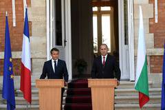 Президентът Макрон пристигна на посещение във Варна