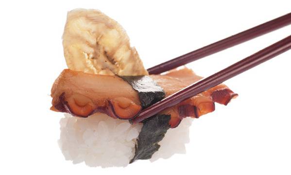 Суши изкушения на суши влакче