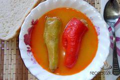 Пълнени чушки с ориз и кайма със сос