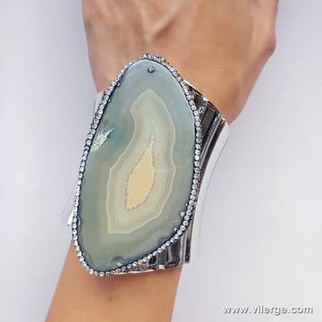 Актуалните бижута за зимата и подаръци за Коледа