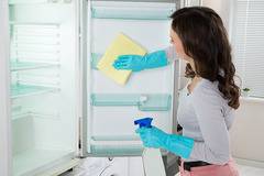 Как да почистим хладилника?