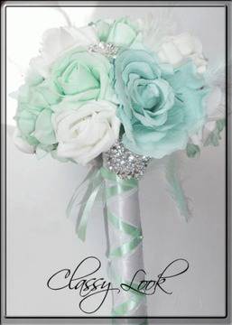 Булчински букети с изкуствени цветя и кристали