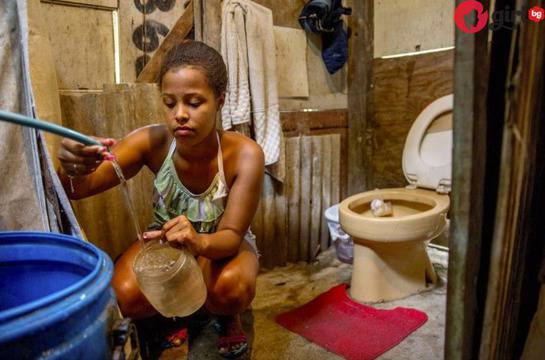 Вижте как изглеждат тоалетните на най-бедните и най-богатите хора в света (снимки)