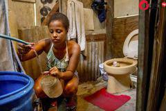 Вижте как изглеждат тоалетните на най-бедните и най-богатите хора в света (снимки)