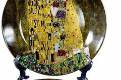 Порцеланов комплект за торта от 8 части – Целувката – 27 см