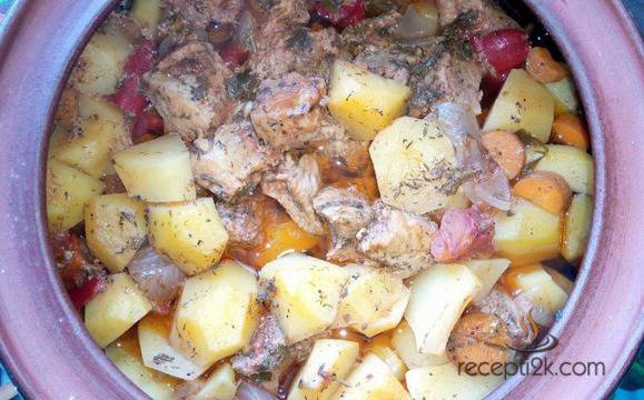 Свинско с картофи в гювеч