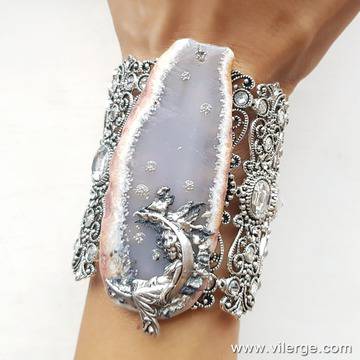 Красиви гривни от естествен камък за Зимата