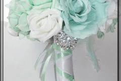 Дизайнерски букет бяло и тифани blanc et turquoise brillant