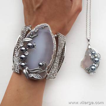 8 стилни бижута за сезон зима и секси жени