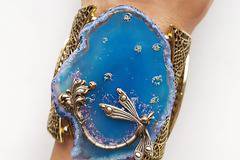 Модерна зимна колекция с бижута и гривни за жени