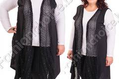 Дълъг дамски елек с дантела в черен цвят /макси размер/