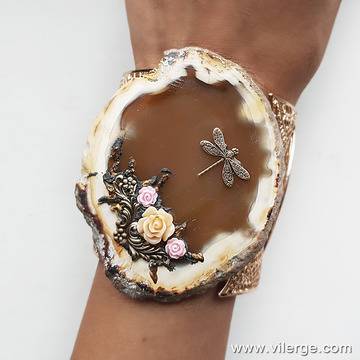 Велислава Каймаканова превръща стари часовници в изящни бижута Вилерже