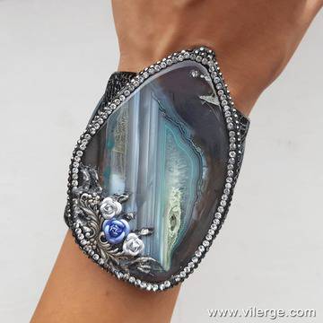 Луксозна колекция бижута и гривни за сезон Зима