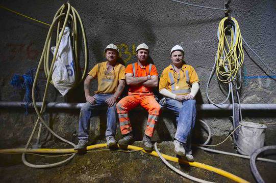 Швейцария отново води сред страните с най-високо заплащане за чужденци