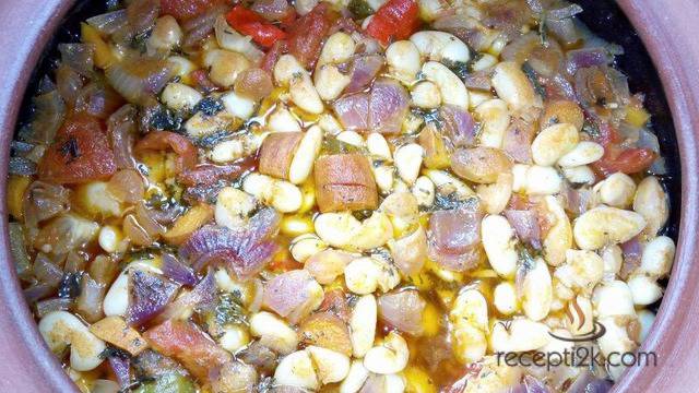 Рецепта за: Боб яхния в гювеч