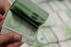 Евродепутати искат определяне на минимален доход във всички страни от ЕС