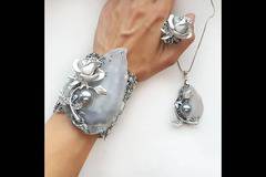 Модна зимна колекция с бижута от естествен камък за Зимата