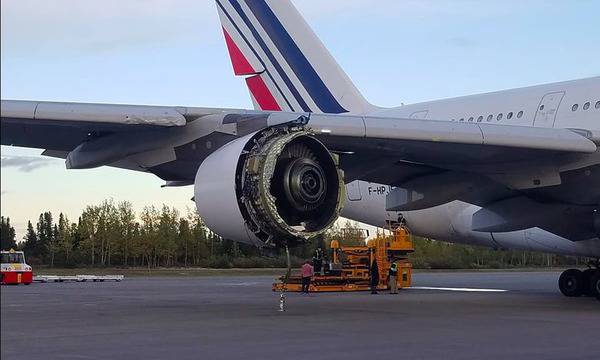 Airbus A380 на Air France направи аварийно кацане в Канада след експлозия в двигателя