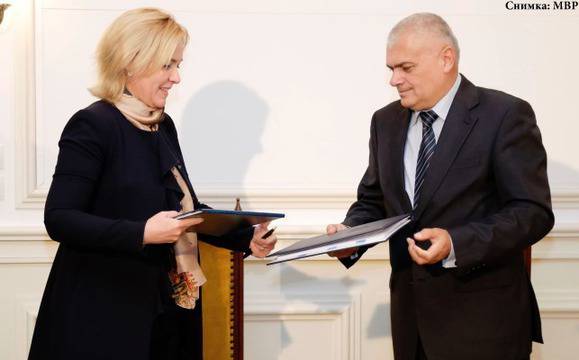 Вътрешните министри на България и Румъния: Заедно трябва да настояваме за Шенген