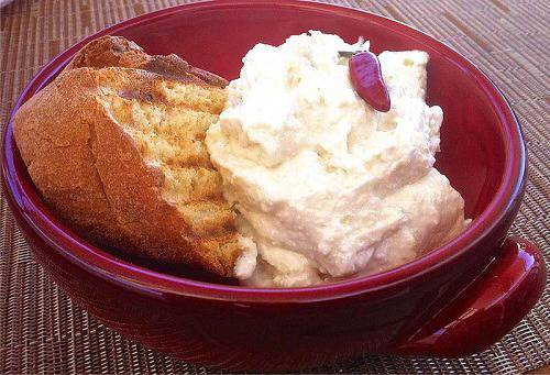 Тирокафтери салата (Τυροκαυτερή)