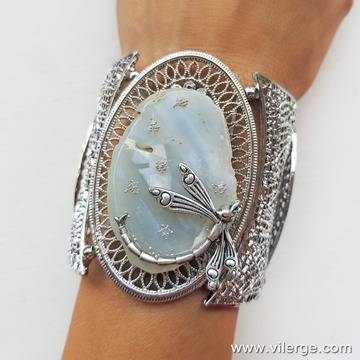 Коледни бижута и 8 топ подаръка за празничната вечер